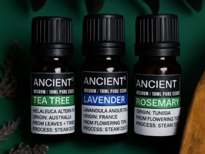 Conjunto de aceites esenciales de lavanda, árbol de té y romero de 10 ml cada uno.